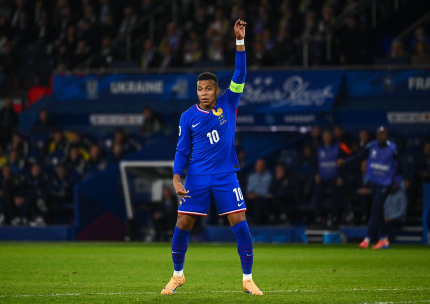 Mbappé chegou, frente à Ucrânia, aos 400 golos na carreira