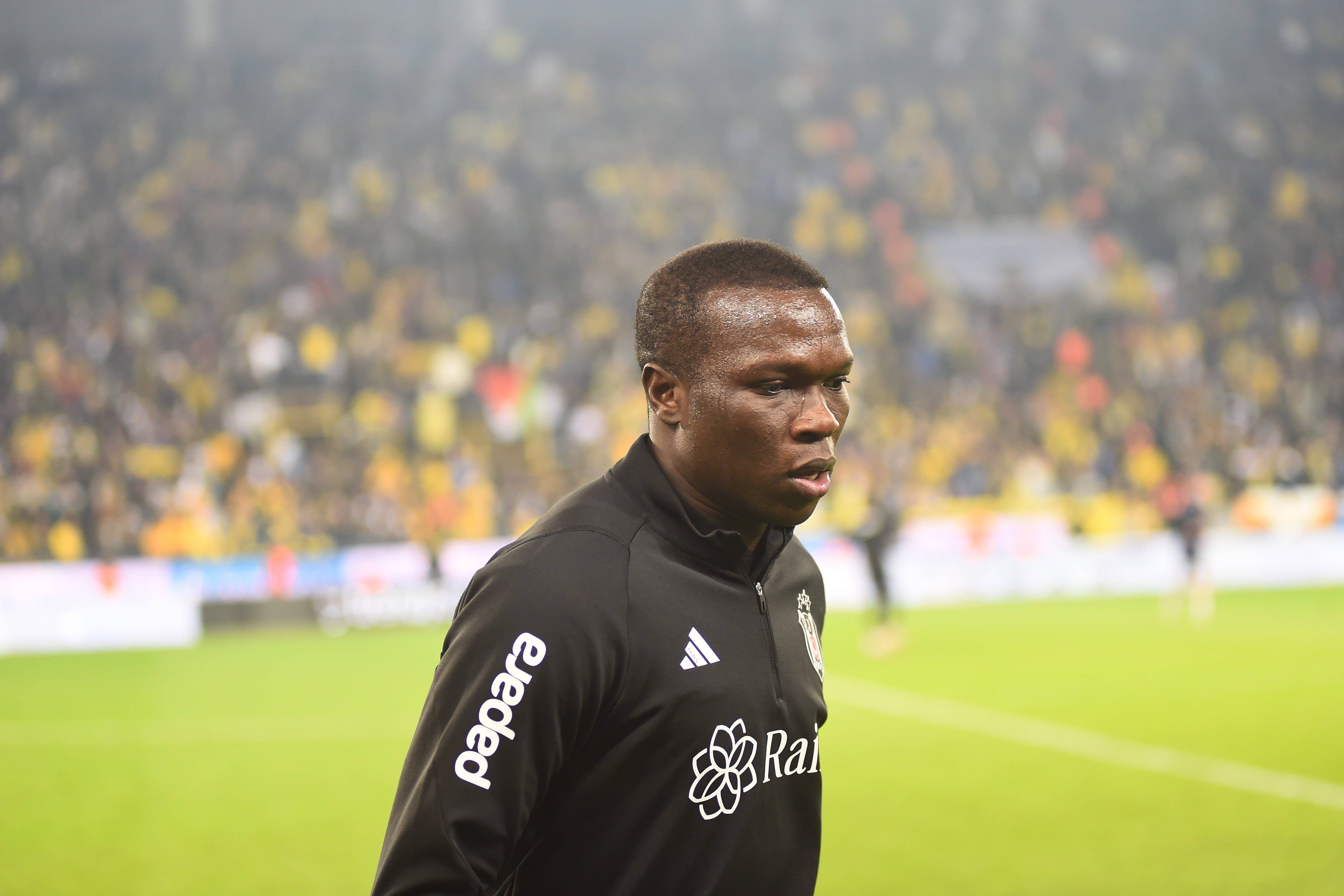 Aboubakar afastado do Besiktas depois de se ausentar para implante capilar