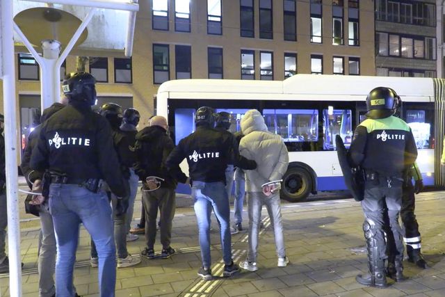 140 adeptos de Ajax e AEK detidos em Amesterdão