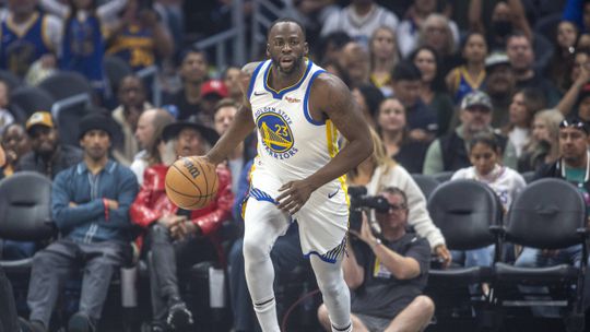 NBA: Draymond Green suspenso por «tempo indeterminado» após murro a adversário