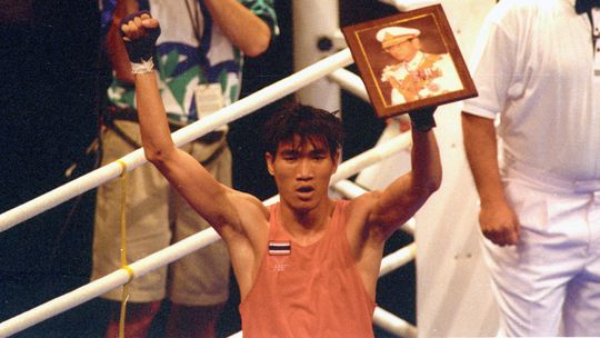 Antigo campeão olímpico tailandês suspeito de violar jovem