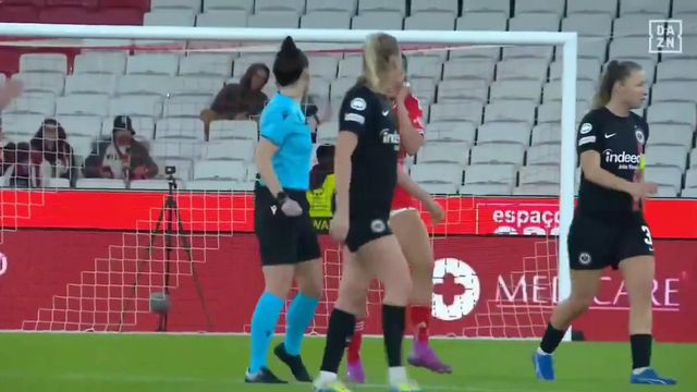 Kika Nazareth apanha enorme susto frente ao Eintracht... e acaba a sorrir