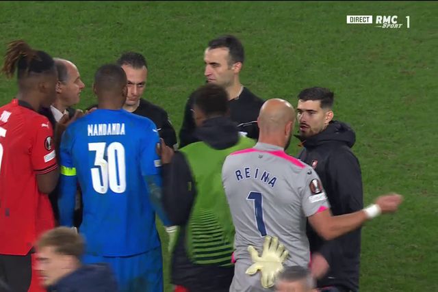 Só visto: o golo anulado que impediu o Rennes de vencer o grupo na Liga Europa (vídeo)