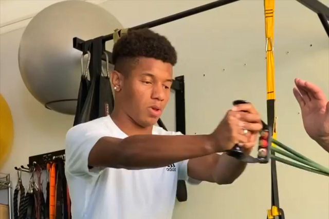 David Neres recupera com João Dias em 2019