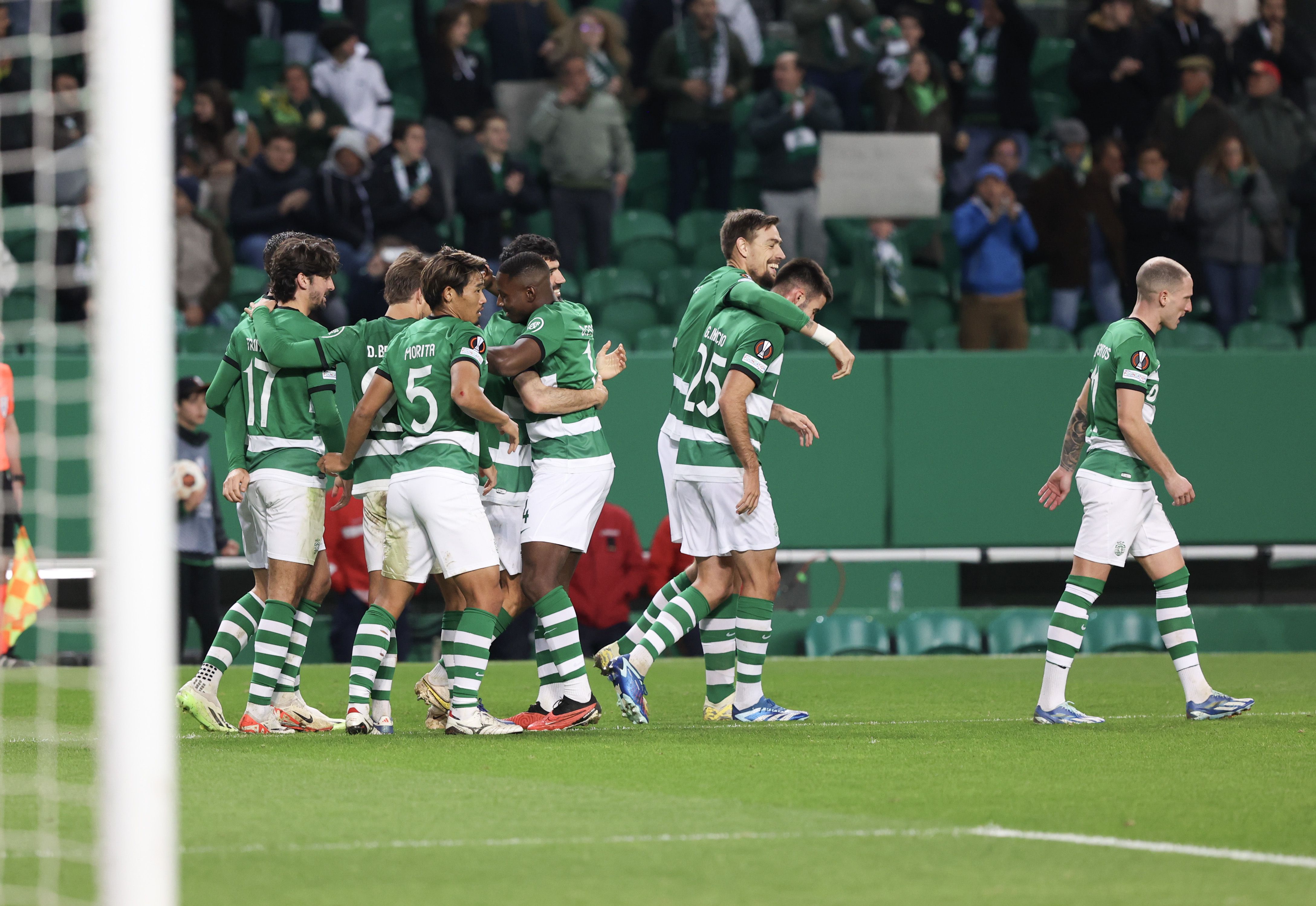 VÍDEO: equipa de futebol americano leva o recreio da escola para jogo