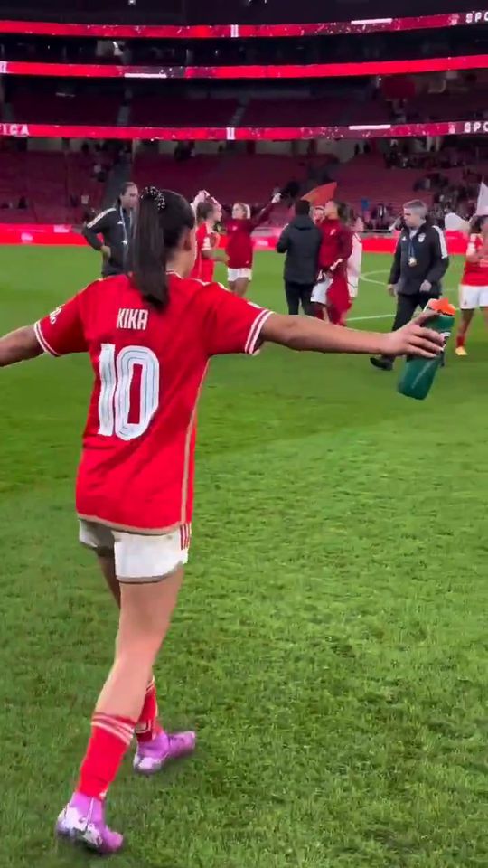 A dancinha da vitória de Kika Nazareth após triunfo do Benfica na Champions