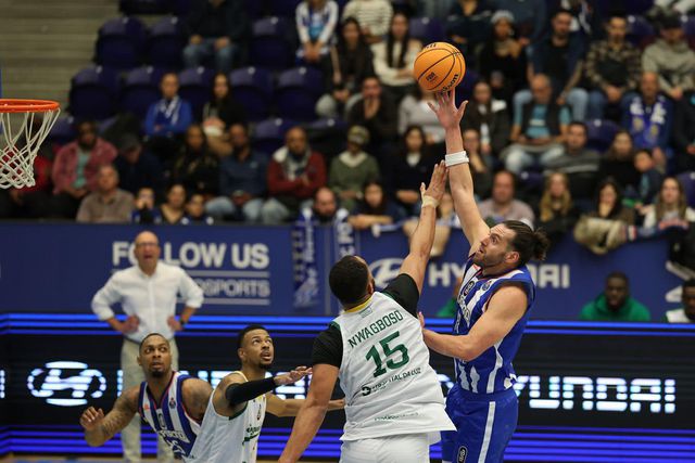 Dragão só descansou no quarto