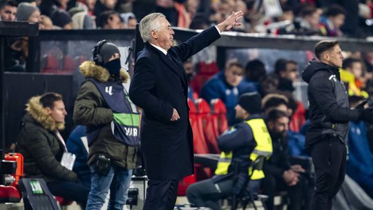 Ancelotti queixa-se de penálti não assinalado: «Parece-me muito claro…»