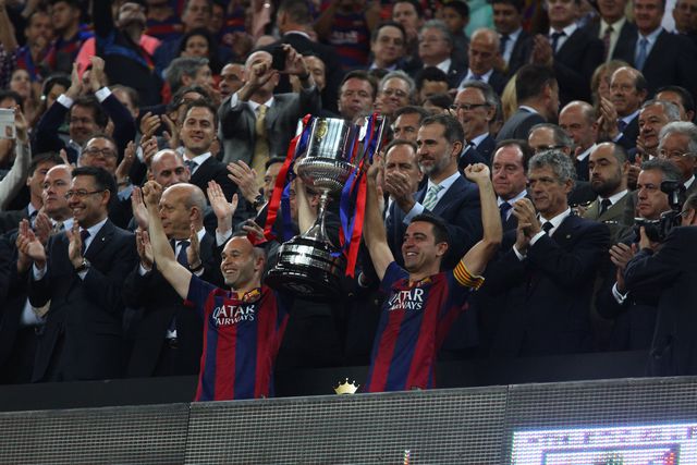 Xavi e Iniesta irão voltar a jogar juntos