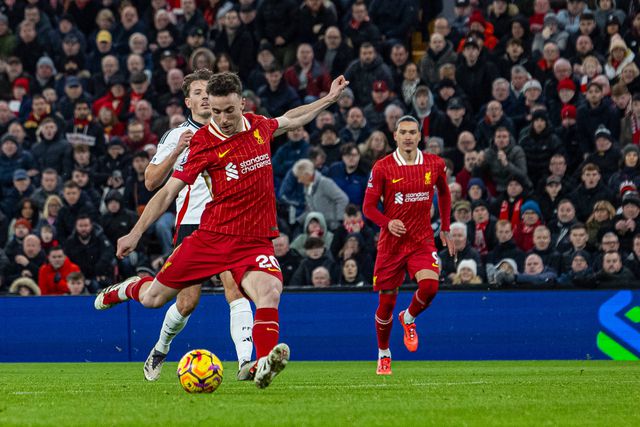 Liverpool e Arsenal marcam passo na luta pela Premier League