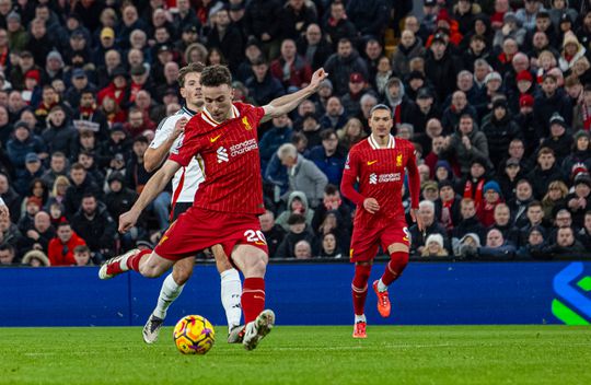 Liverpool e Arsenal marcam passo na luta pela Premier League