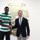 Salvador Blopa na hora da renovação, com o presidente leonino, Frederico Varandas - Foto: SPORTING CP