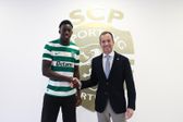 Salvador Blopa na hora da renovação, com o presidente leonino, Frederico Varandas - Foto: SPORTING CP