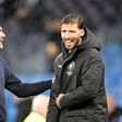 Rúben Dias em conversa com Pep Guardiola no final do jogo do Manchester City