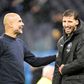 Rúben Dias em conversa com Pep Guardiola no final do jogo do Manchester City