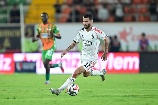 Rafa Silva regressou aos treinos, mas não aos jogos no Besiktas