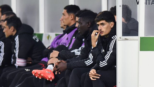 António Silva no banco de suplentes do Benfica - Foto: Rogério Ferreira / Kapta+