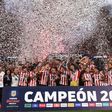 Estudiantes a celebrar o título de campeão