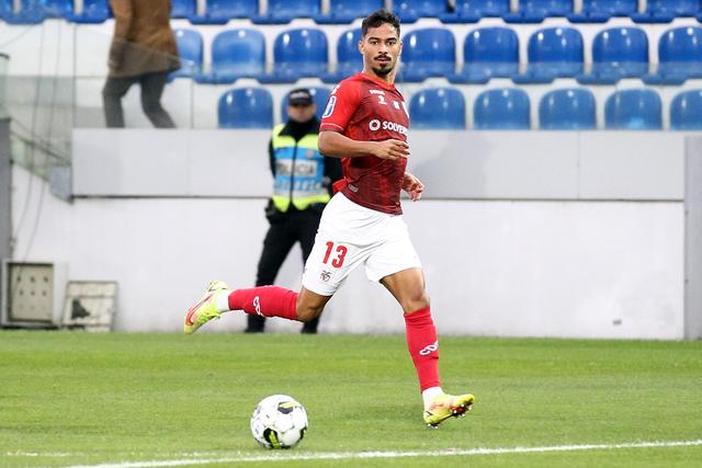 Diogo Calila (Santa Clara) - Moçambique - Foto: Vítor Garcez/A BOLA