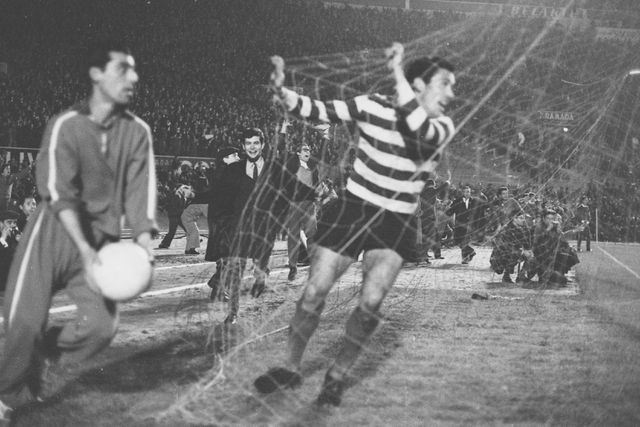 Ernesto Figueiredo celebra um golo no Estádio da Luz (Foto A BOLA)