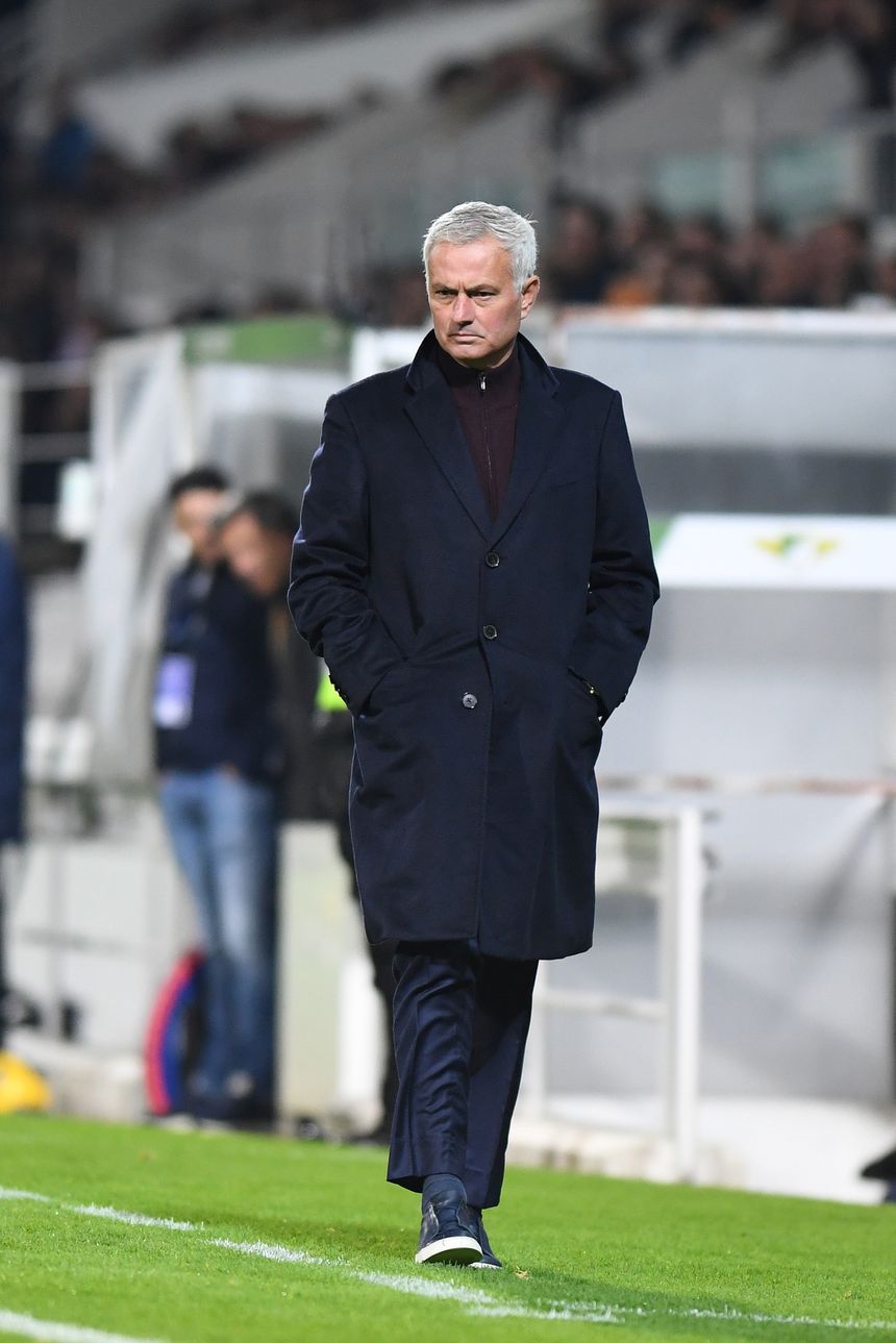 José Mourinho está cada vez mais satisfeito com a equipa — Foto: Rogério Ferreira/Kapta+