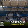 Isto é futebol: adeptos do Schalke adaptam a sua coreografia à do... adversário