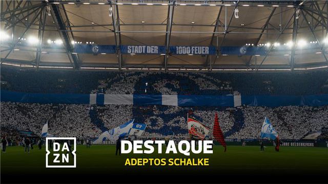Isto é futebol: adeptos do Schalke adaptam a sua coreografia à do... adversário