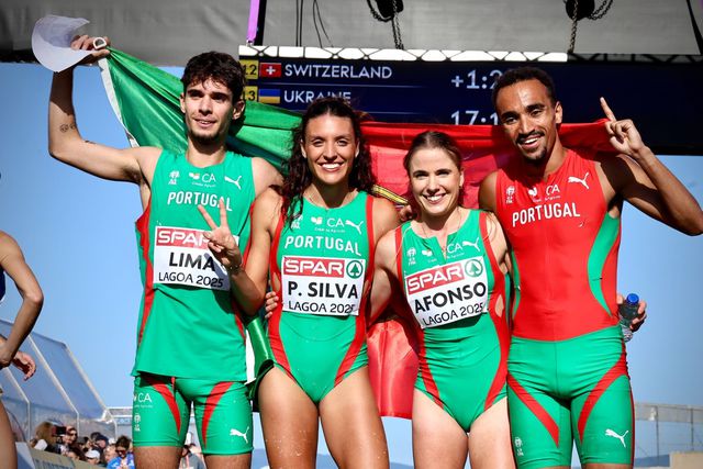 Rodrigo Lima, Patrícia Silva, Salomé Afonso e Isaac Nader ofereceram a Portugal a primeira medalha na estafeta mista. Foto FPA