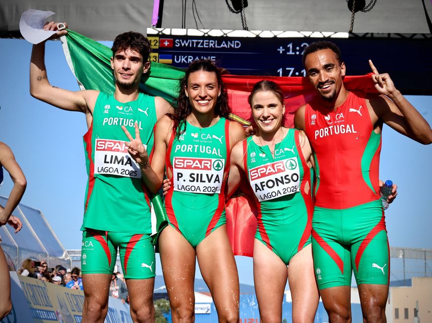 Rodrigo Lima, Patrícia Silva, Salomé Afonso e Isaac Nader ofereceram a Portugal a primeira medalha na estafeta mista. Foto FPA