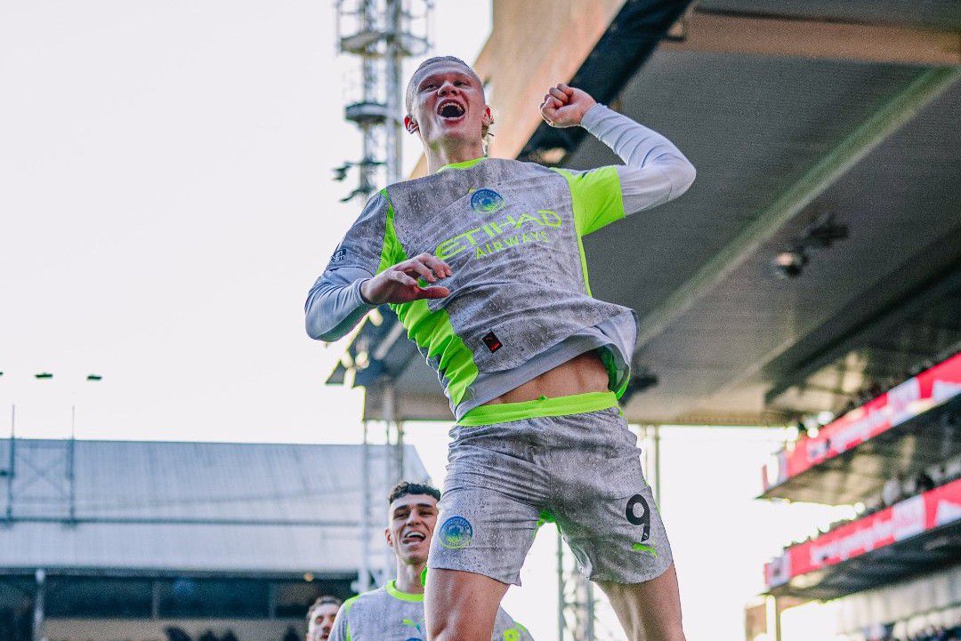 Erling Haaland – wide receiver. Seria um portento de força e complementaria muito bem o outro colega de posição… (IMAGO)