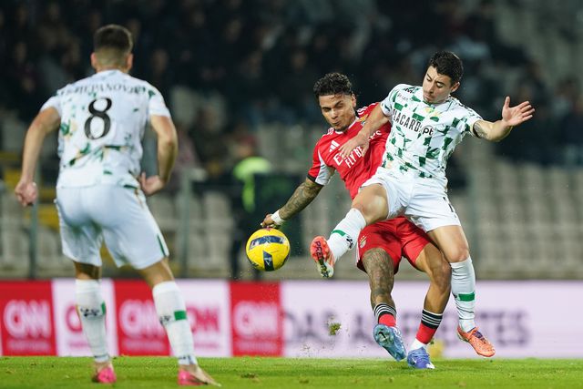 Vasco Sousa em ação durante a partida com o Benfica, na qual foi titular no Moreirense -  Foto: Hugo Delgado/LUSA
