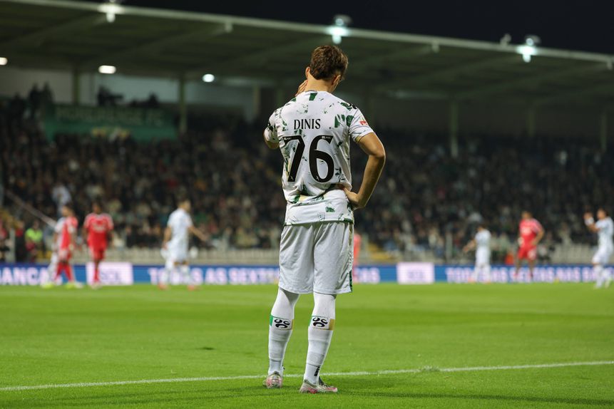 Dinis Pinto frente ao Benfica