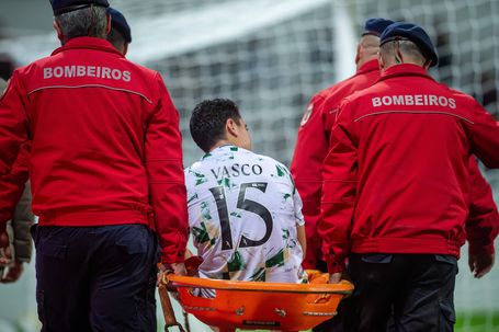 Vasco Sousa saiu de maca no Moreirense-Benfica