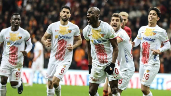Aylton Boa Morte marca, mas não evita vitória do Galatasaray