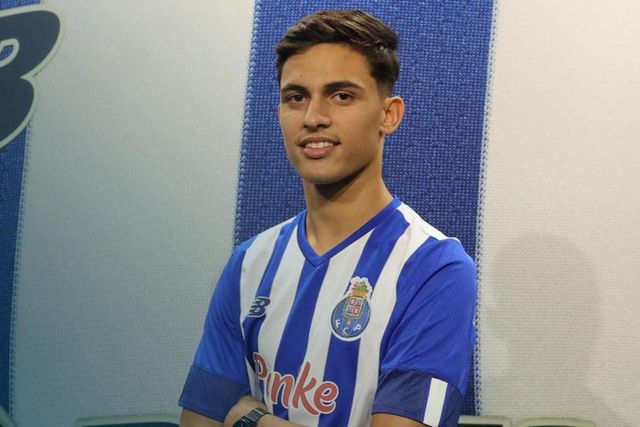 Mercado FC Porto: promessa da equipa B renova contrato