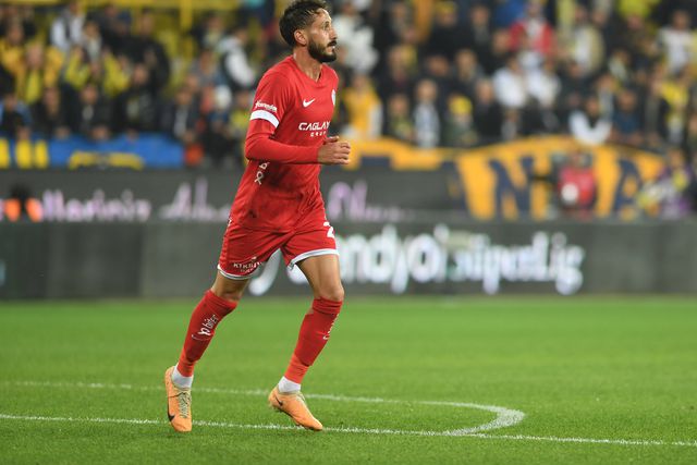 Libertado o internacional israelita acusado de incitamento ao ódio