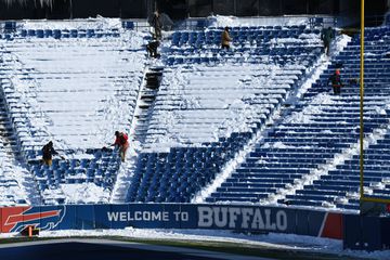 NFL: Buffalo Bills oferecem almoço e dinheiro a quem os ajudar a retirar a neve