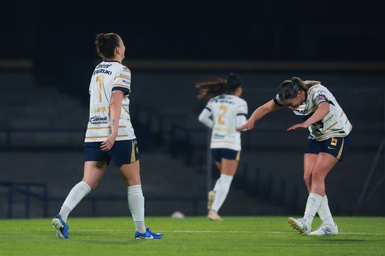 'Poker' de Stephanie Ribeiro na goleada do Pumas (vídeos)