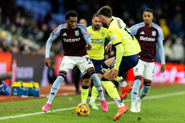 Jaden Philogene em ação pelo Aston Villa diante do Southampton