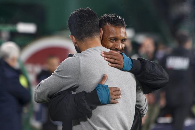 Nani elogia Amorim: «É a pessoa certa para o Manchester United»