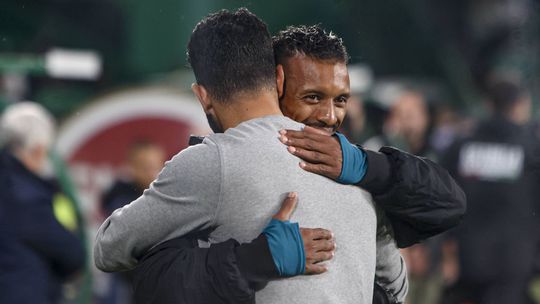 Nani elogia Amorim: «É a pessoa certa para o Manchester United»