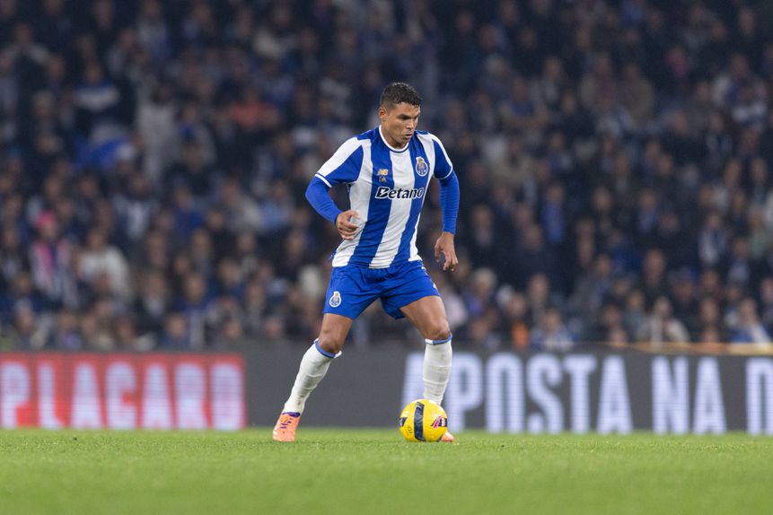 Thiago Silva mostrou-se à altura dos acontecimentos - Foto: IMAGO