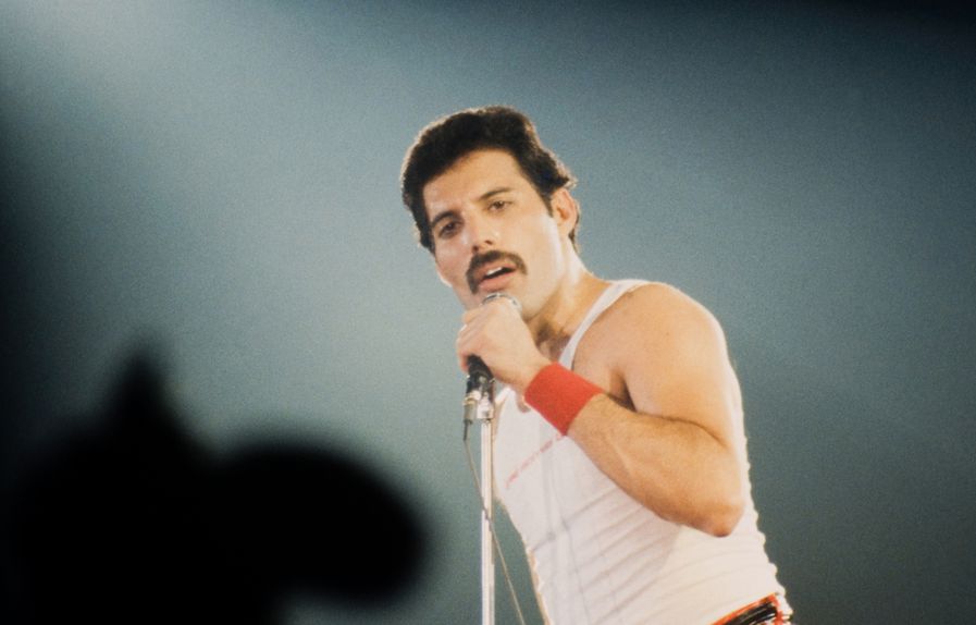 Freddie Mercury num concerto nos Países Baixos em 1980