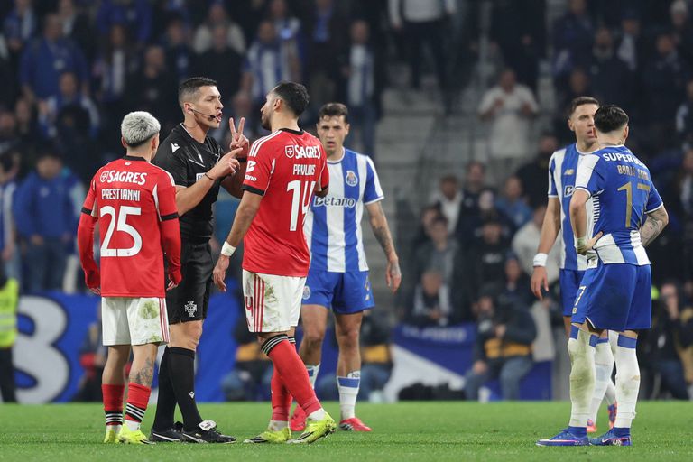 Fábio Veríssimo foi o árbitro do clássico