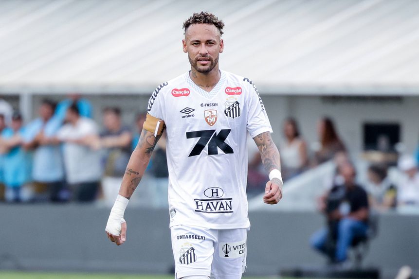 Neymar lesionou-se em novembro de 2025 no joelho esquerdo - Foto: IMAGO