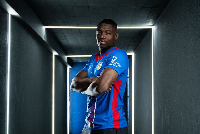 Mathis Clairicia apresentado como reforço - Foto: Alverca