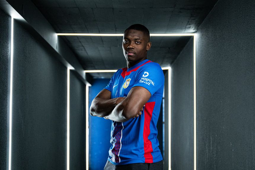 Mathis Clairicia apresentado como reforço - Foto: Alverca