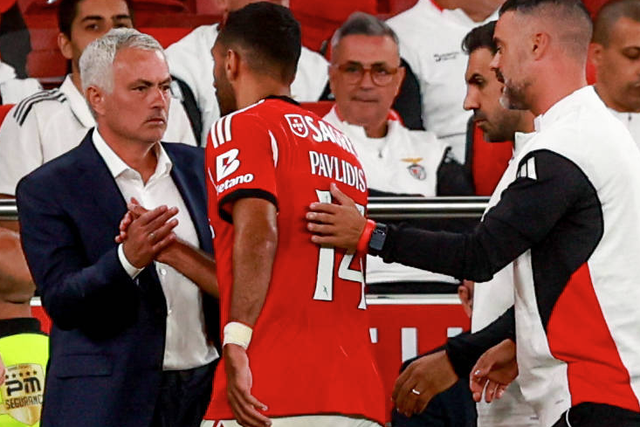 Pavlidis e José Mourinho, ponta de lança e treinador do Benfica - Foto Imago
