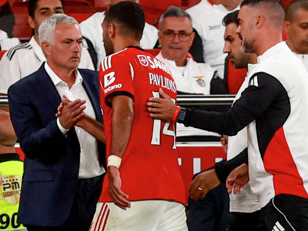 Pavlidis e José Mourinho, ponta de lança e treinador do Benfica - Foto Imago