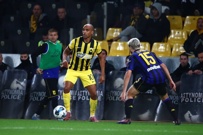 João Mário é um dos portugueses do AEK